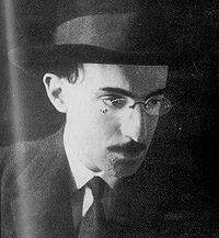 200px-216_2310-Fernando-Pessoa